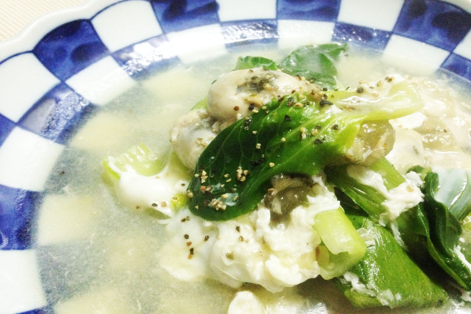 卵白で優しい味わい♪チンゲン菜と牡蠣の中華スープ煮