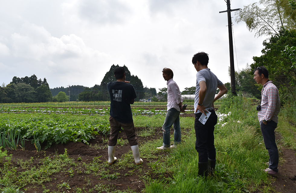 宮崎県小林市の霧島連山の北麓にある有機農業を行う堀さんを訪問