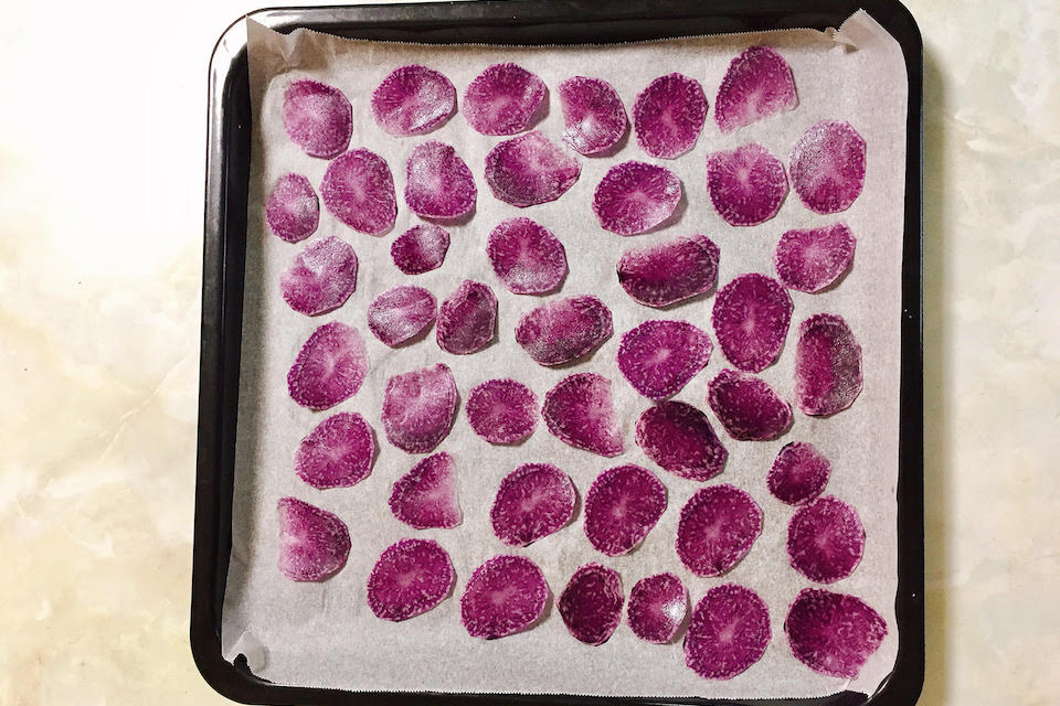 揚げずに簡単 シャドークイーン じゃがいも を使った紫色のポテトチップス 旬の野菜レシピ
