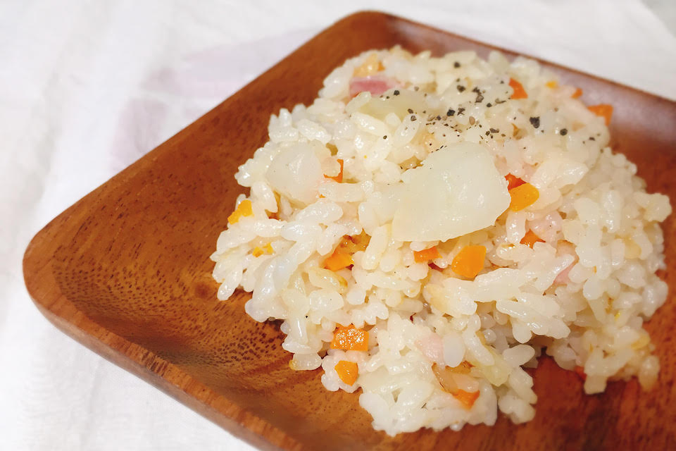 炊飯器で簡単に作れる！食物繊維が豊富な菊芋とベーコンのピラフ